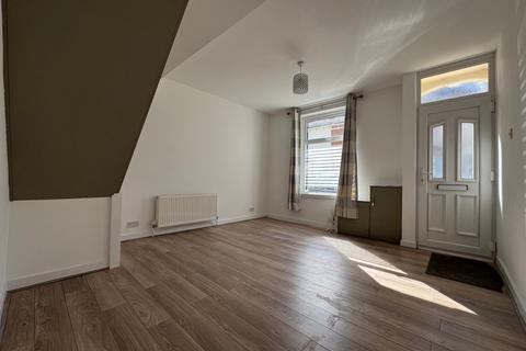 3 bedroom terraced house to rent, Reginald Road, Hampshire PO4