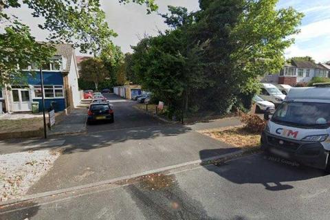 Garage to rent, Atkins Road, London SW12