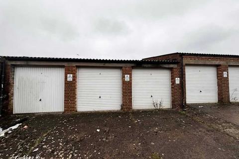 Garage to rent, Gainsborough Square, Bristol BS7