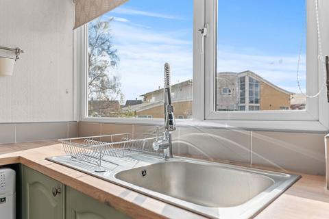 2 bedroom flat for sale, Kings Crescent, Pontefract WF8