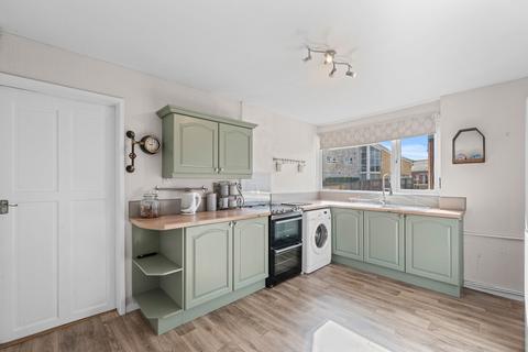 2 bedroom flat for sale, Kings Crescent, Pontefract WF8