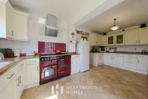 5 bedroom detached bungalow for sale, Stanley Avenue, St. Albans, AL2 3AB