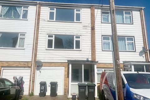 3 bedroom maisonette to rent, Northfleet, Gravesend DA11