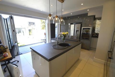 3 bedroom terraced house for sale, Downing Road, Dagenham