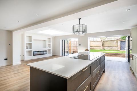4 bedroom detached house for sale, Necton Road, St. Albans AL4