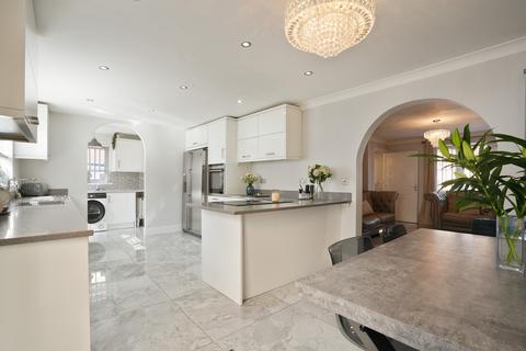 4 bedroom detached house for sale, Moat House Way, Doncaster, DN12