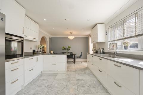 4 bedroom detached house for sale, Moat House Way, Doncaster, DN12