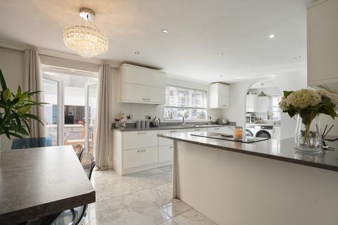 4 bedroom detached house for sale, Moat House Way, Doncaster, DN12