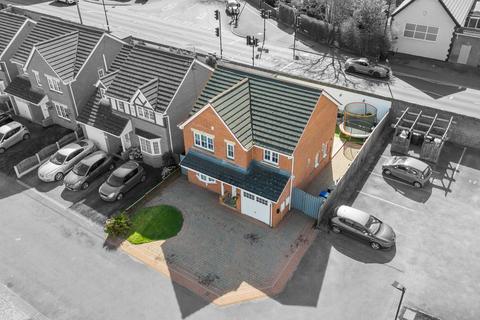 4 bedroom detached house for sale, Moat House Way, Doncaster, DN12