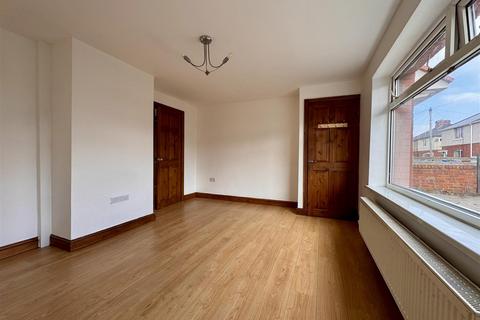 2 bedroom end of terrace house for sale, Chestnut Street, Grimethorpe
