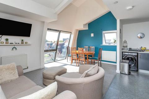 2 bedroom apartment for sale, Addenbrookes Road, Newport Pagnell, Buckinghamshire, MK16