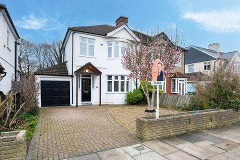 36 Broad Lawn, London, SE9 3XD