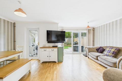 5 Magpie Close, Coulsdon, CR5 1AT