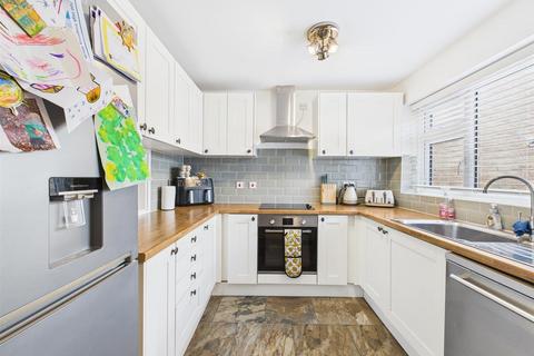 5 Magpie Close, Coulsdon, CR5 1AT