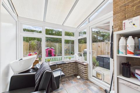 5 Magpie Close, Coulsdon, CR5 1AT