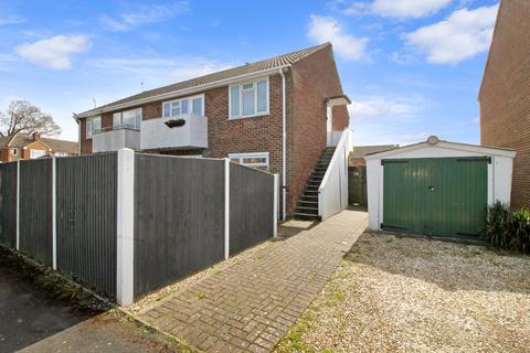 2 bedroom maisonette for sale, Coleville Road,  Farnborough , GU14