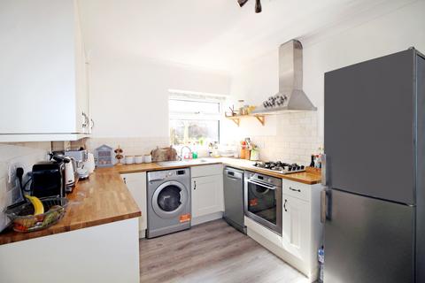 2 bedroom maisonette for sale, Coleville Road,  Farnborough , GU14