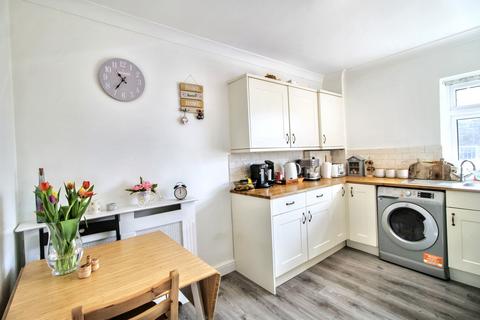 2 bedroom maisonette for sale, Coleville Road,  Farnborough , GU14