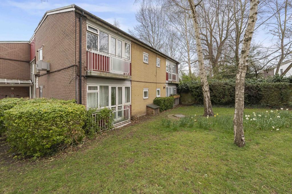 Peldon Court, Richmond 1 bed apartment - £275,000