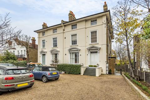 2 bedroom flat to rent, Shooters Hill Road Blackheath SE3