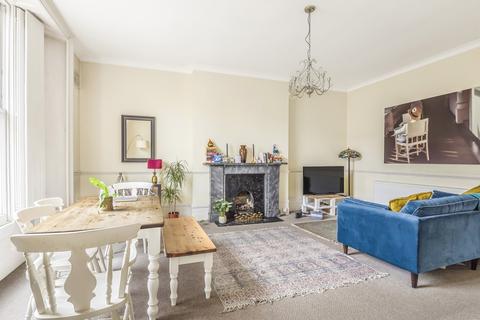 2 bedroom flat to rent, Shooters Hill Road Blackheath SE3