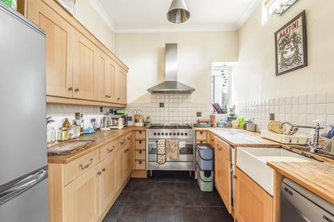 2 bedroom flat to rent, Shooters Hill Road Blackheath SE3