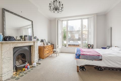 2 bedroom flat to rent, Shooters Hill Road Blackheath SE3