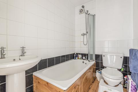2 bedroom flat to rent, Shooters Hill Road Blackheath SE3