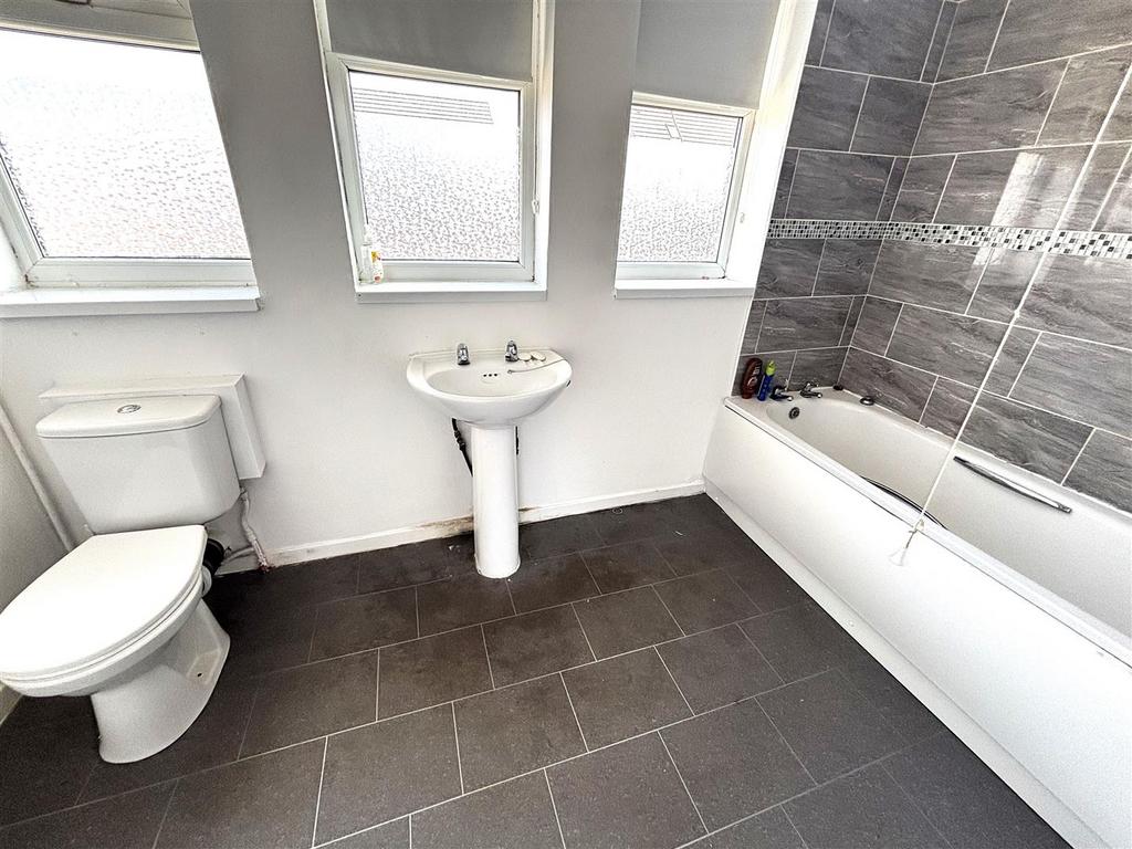 BATHROOM.jpeg