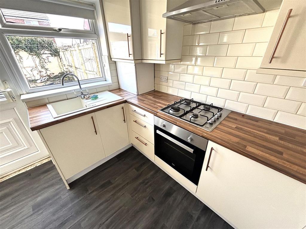 Kitchen Area.jpeg