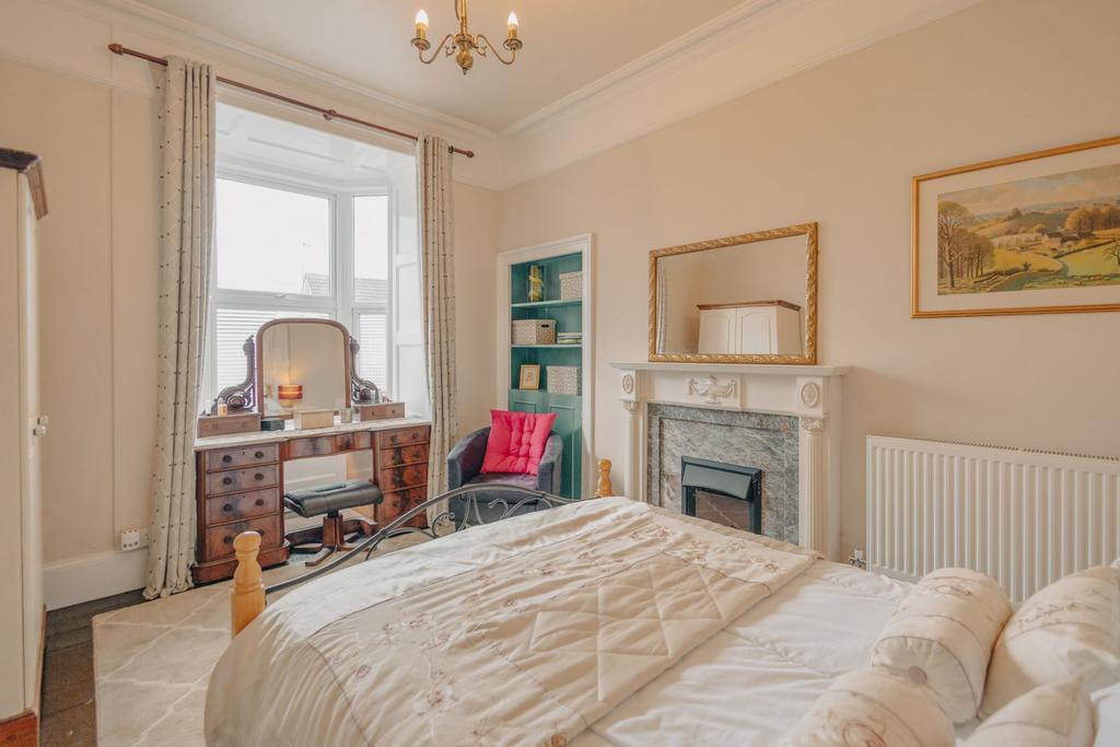 Sitting Room/Front Bedroom 5