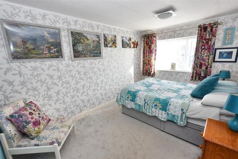 21 Pendrea Park, North Roskear, Camborne, TR14 8PH