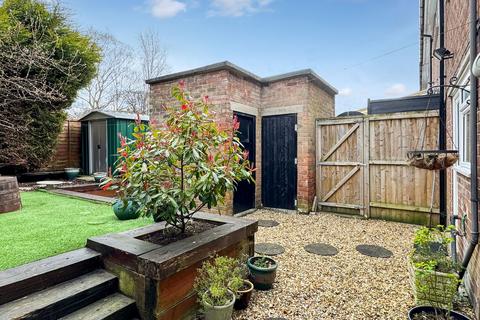 28 Barlow Crescent, Marple, Stockport, SK6 7PE