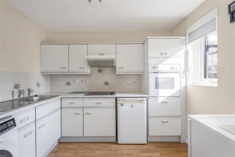 2 bedroom retirement property for sale, Burling Court, Cambridge CB1