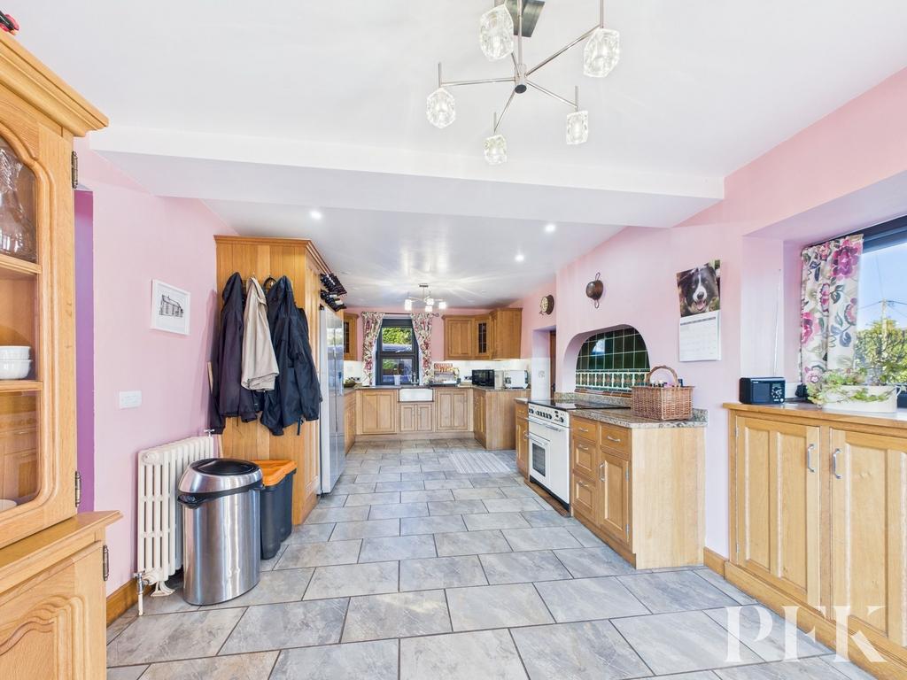 Kitchen / Dining