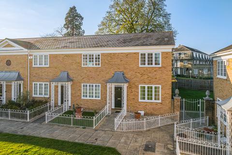 2 bedroom end of terrace house for sale, Aspen Square, Weybridge, KT13