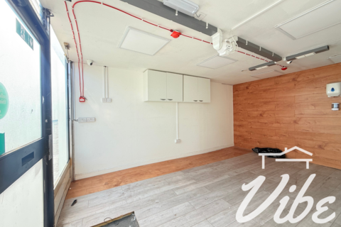 Shop to rent, West Green Road, London N15