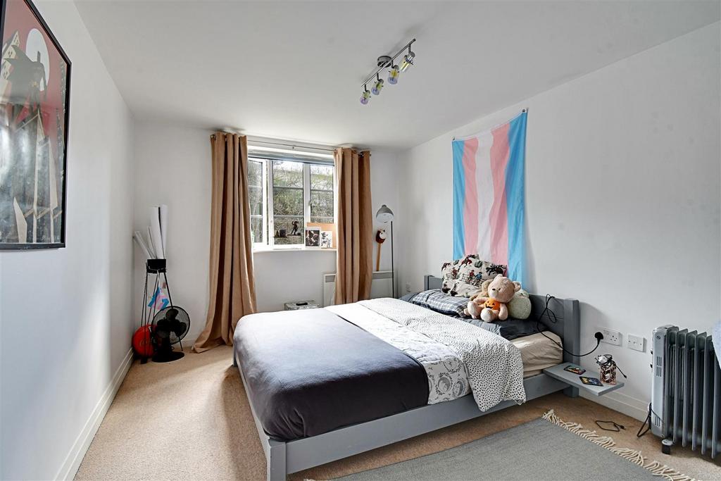 Bedroom 1 1.jpg