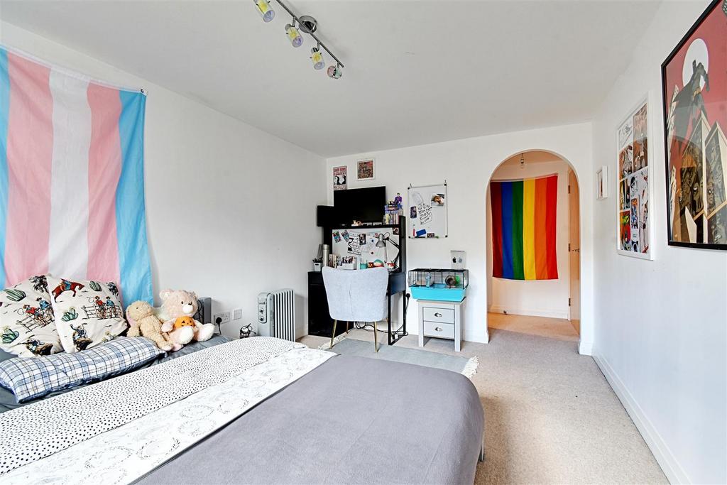Bedroom 1 2.jpg