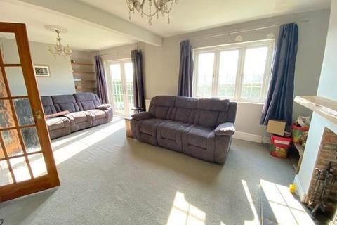 4 bedroom property with land for sale, Trawsmawr