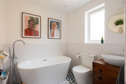 42 Sails Drive, York, YO10 3LR