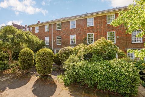 Woodville Gardens, London, W5