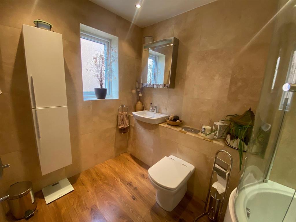 EN SUITE 1.jpg