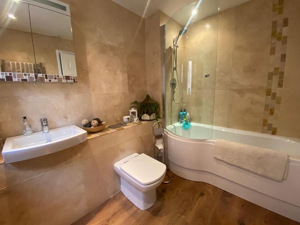 EN SUITE.jpg