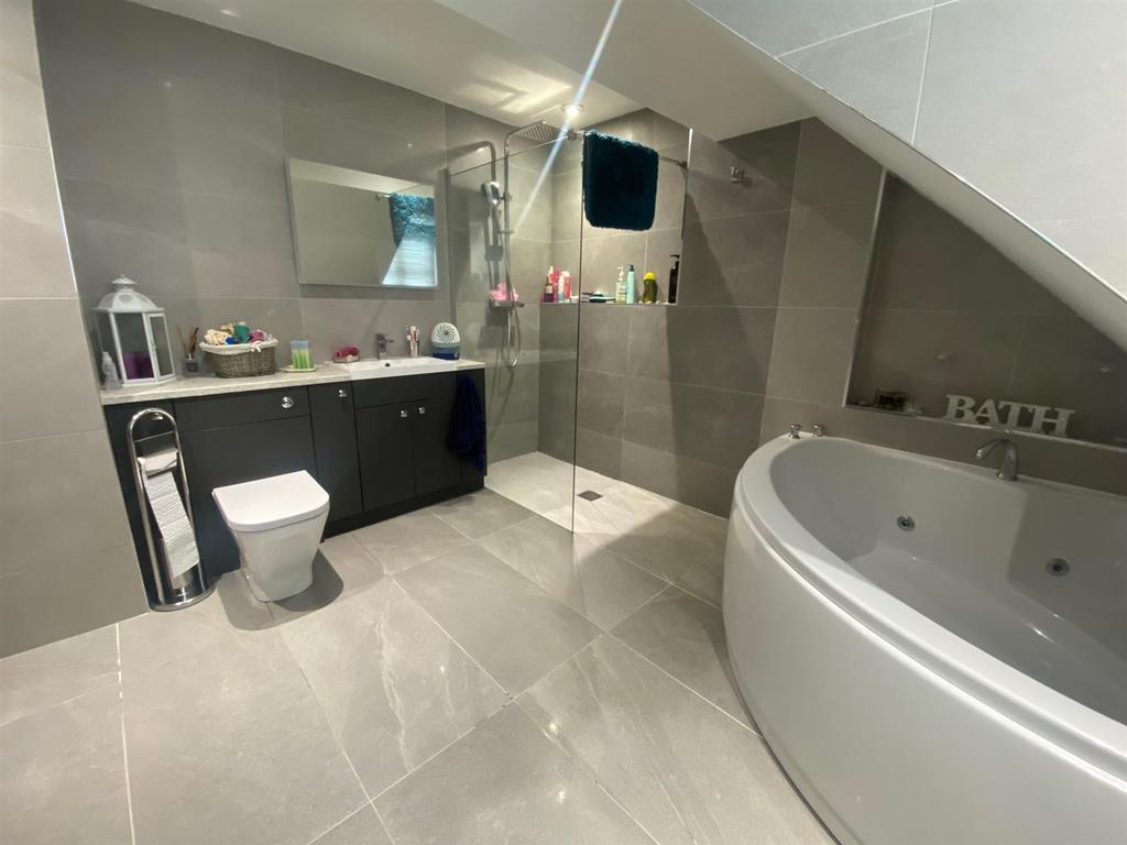 BATHROOM 1.jpg