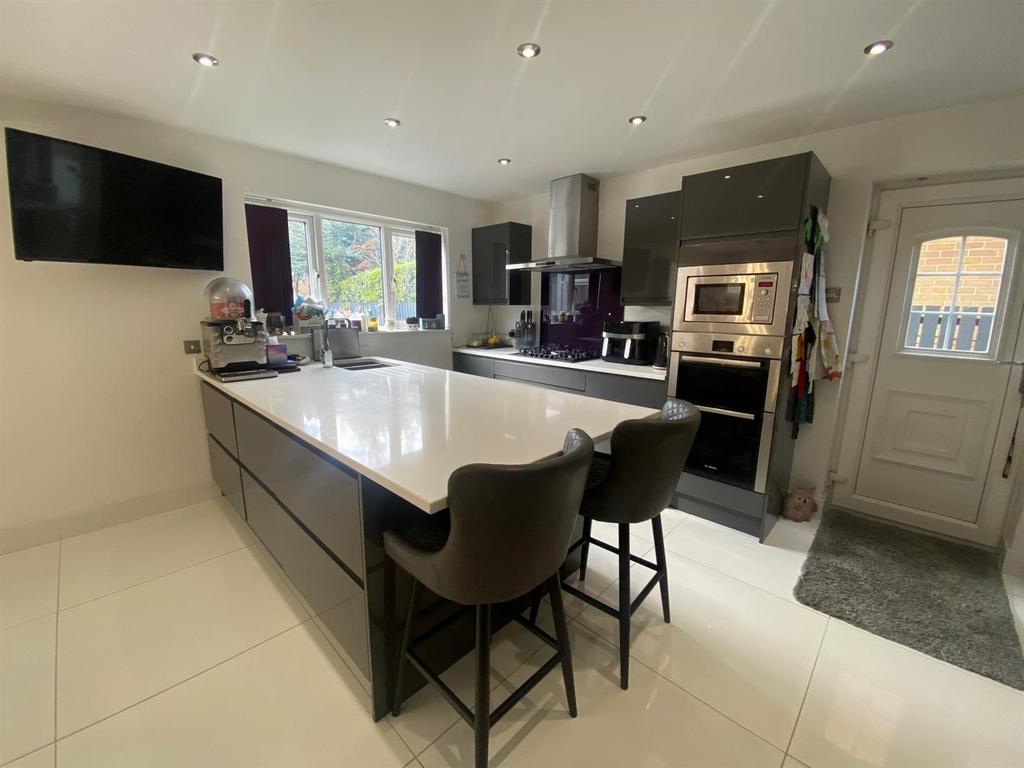 KITCHEN 3.jpg