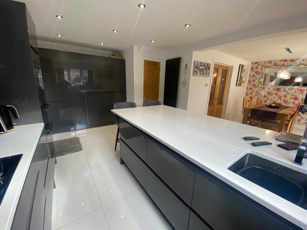 KITCHEN 1.jpg