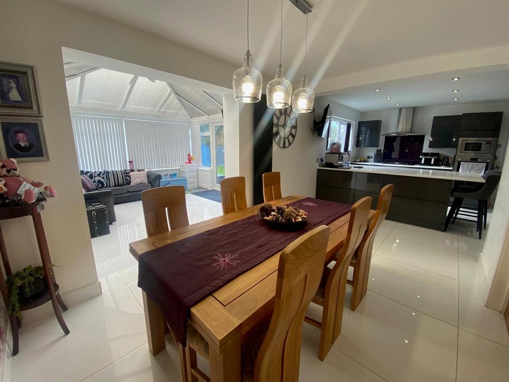 DINING KITCHEN CONSERVATORY.jpg