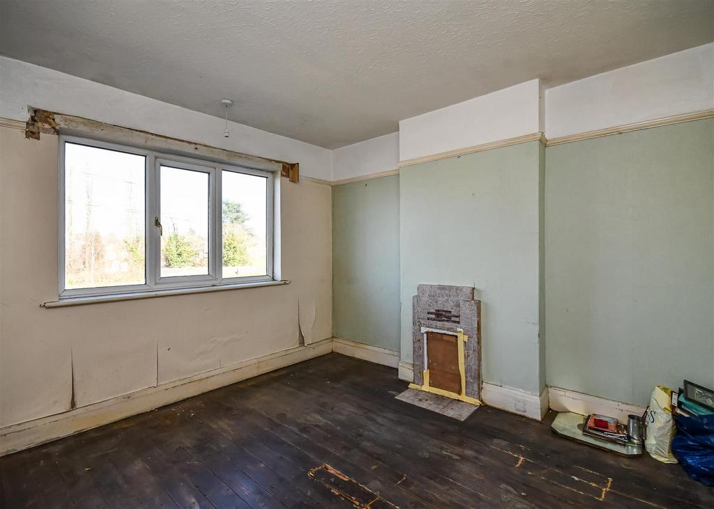 22 Common Road - Bedroom 1.jpg