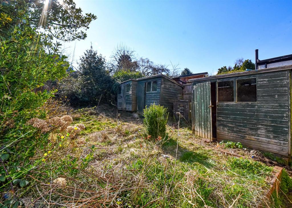 22 Common Road-garden2.jpg
